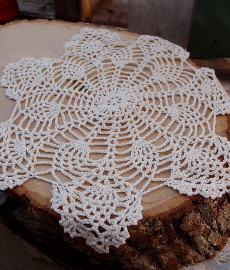 11.5 inch Bloom Shaped Crochet Lace Doily Placemats, Handmade Cotton Doilies - Beige (2 Pack)