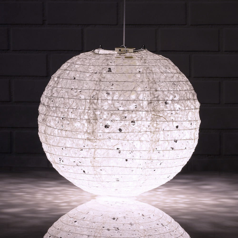 https://www.paperlanternstore.com/cdn/shop/products/remote-paper-lantern-light-10-led-cool-white-combo-image-5_cd5aa7af-db64-4905-b358-f90060833432.jpg?v=1631637685